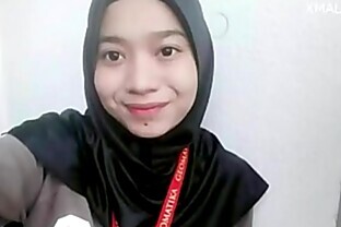 Malay Threesome Pretty Girl Fucked in Wild Group Sex