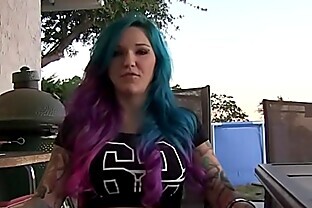 Salope Emo Alt Se Fait Éjaculer Dessus