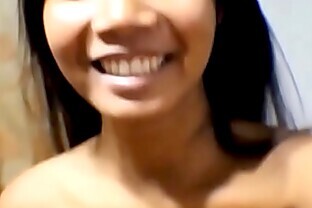 HD Thaïlandaise Asiatique Adolescente de 9 Semaines de Grossesse Prend un Creampie Anal en Cuir Noir